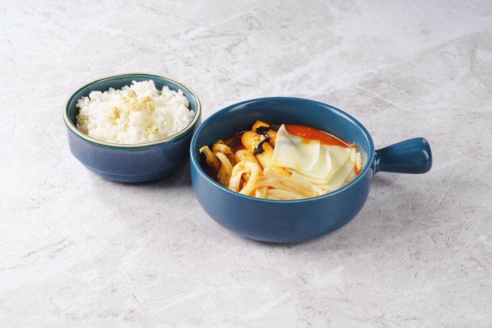 Токпокки с кальмаром